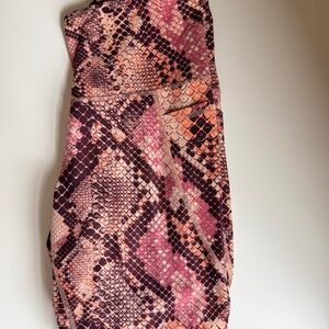 Women's Old Navy Capri Workout Leggings Animal Print